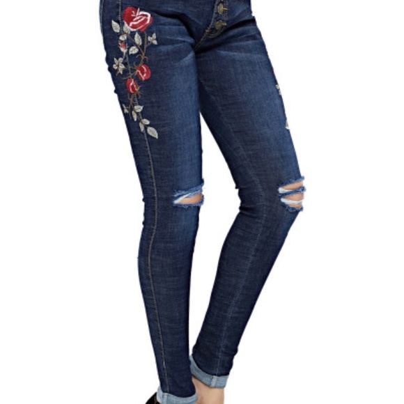 Denim - 4xHP💝Floral embroidered distressd skinny jeans sz small
